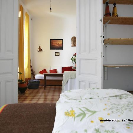 Ananda'S Mundo Pension Orgiva Buitenkant foto