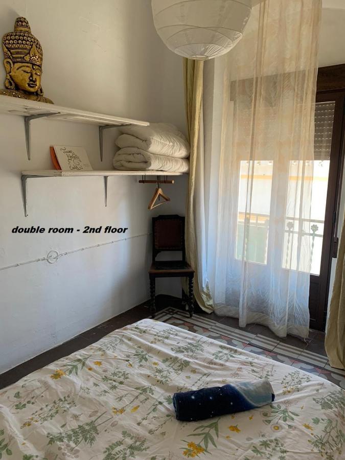 Ananda'S Mundo Pension Orgiva Buitenkant foto